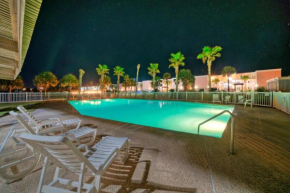 Pura Vida by AvantStay Boardwalk Pool